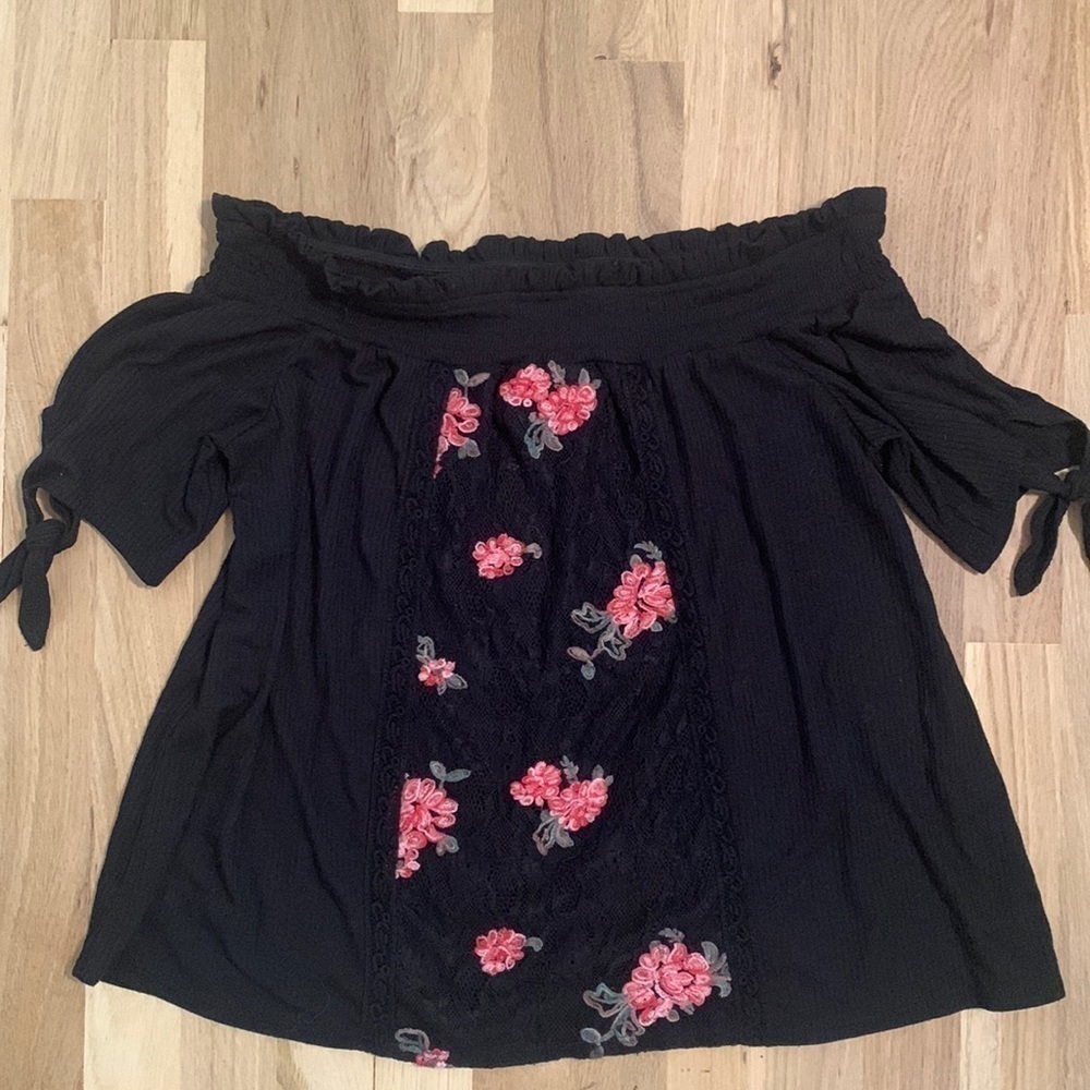 𝅺francesca’s Alya Off-The-Shoulder Lace Ribbed Black Top Women’s M